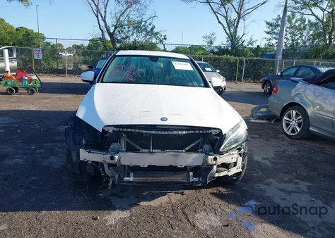 2015 Mercedes-Benz C 300 4Matic/Luxury 4Matic/Sport 4Matic из США, поврежденный, VIN 55SWF4KB4FU036068